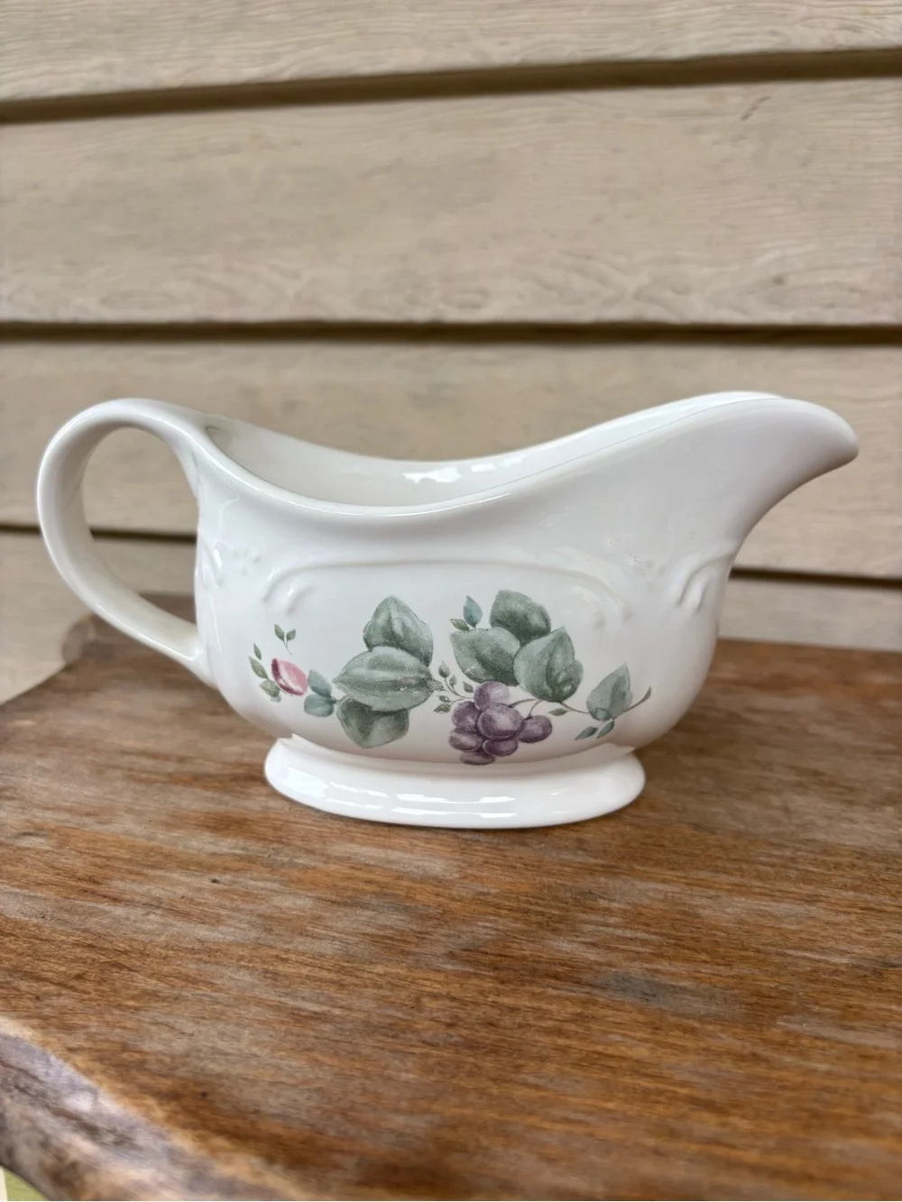 Set of Pfaltzgraff Grapevine stoneware: creamer, sugar bowl, gravy boat, 2 cups